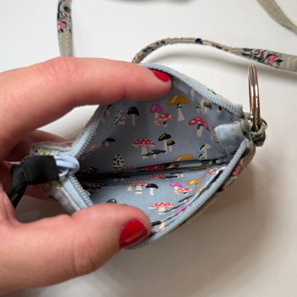 Vera Bradley Hedgehog Wild Floral Print Zip ID Case & Breakaway Lanyard - Picture 2 of 3